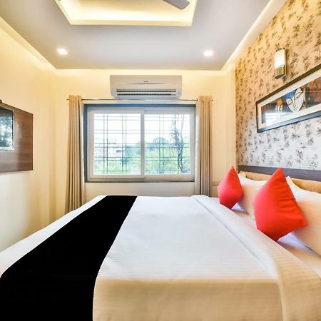 Hotel Golden Feather Udaipur Exterior foto
