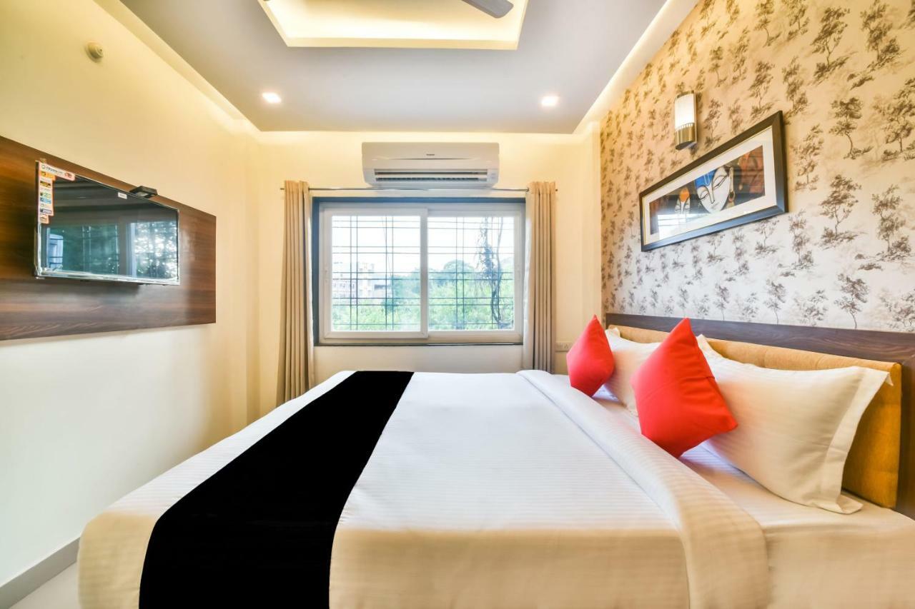 Hotel Golden Feather Udaipur Exterior foto