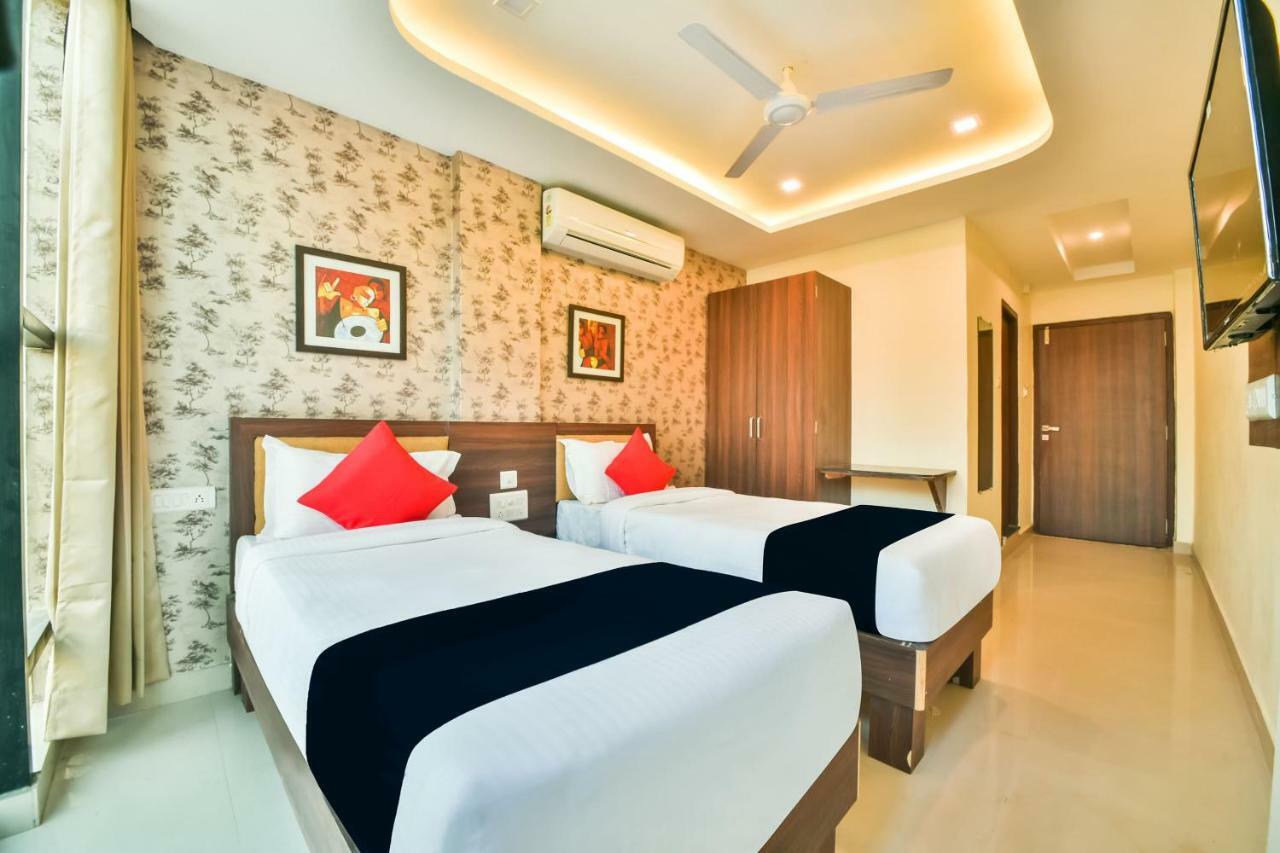 Hotel Golden Feather Udaipur Exterior foto