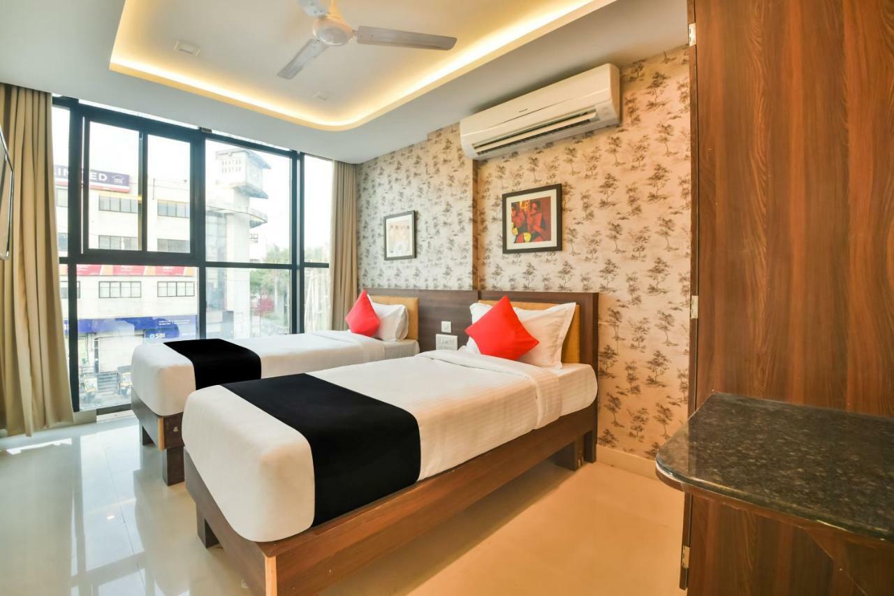 Hotel Golden Feather Udaipur Exterior foto