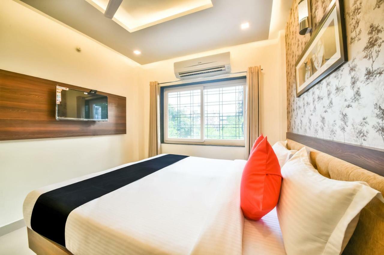 Hotel Golden Feather Udaipur Exterior foto