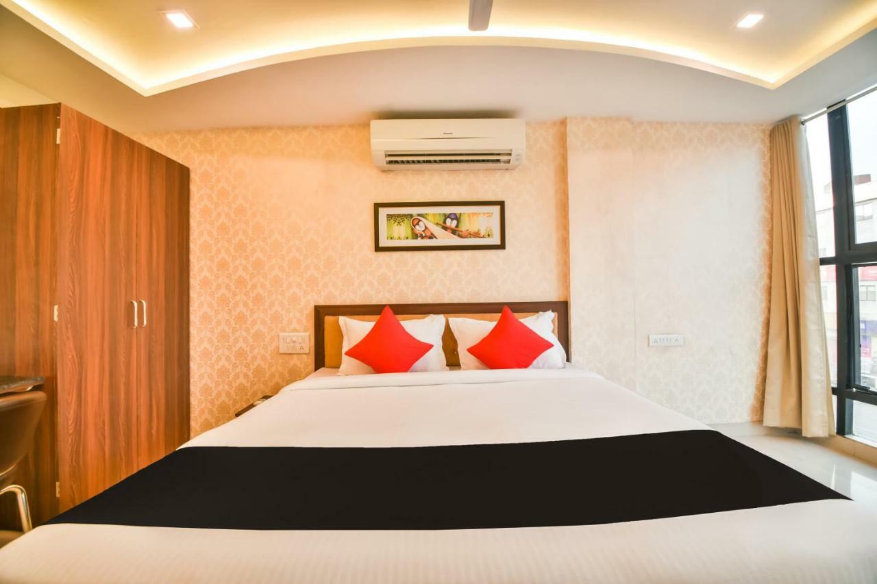 Hotel Golden Feather Udaipur Exterior foto