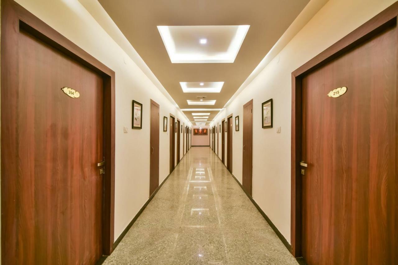 Hotel Golden Feather Udaipur Exterior foto