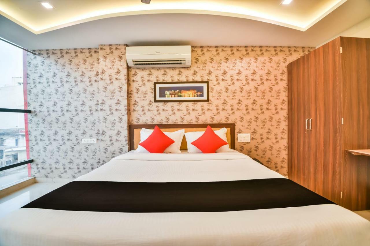 Hotel Golden Feather Udaipur Exterior foto
